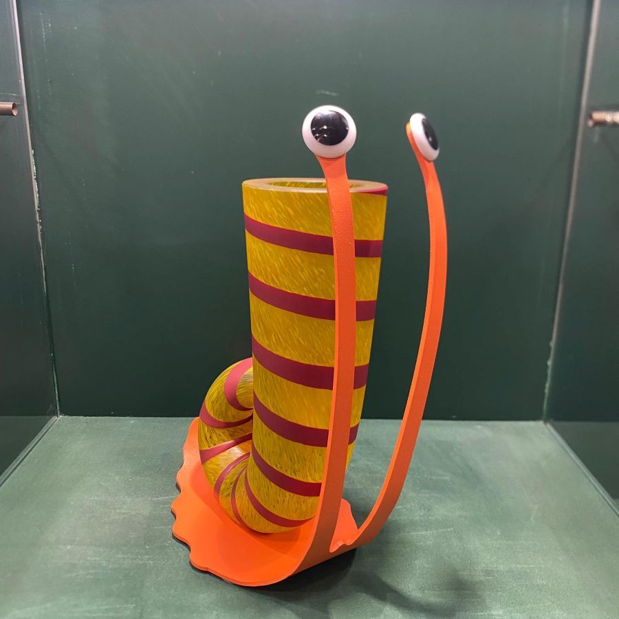 Vaso Decorativo in Vetro Soffiato a Bocca a Forma di Chiocciola 'Slow Jack' di Borowski Glass Studio