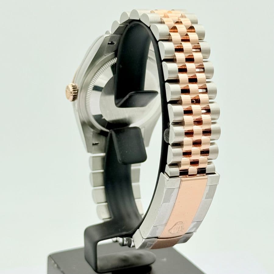 Rolex Datejust 36 Wimbledon con quadrante grigio ardesia e numeri romani verdi, in Rolesor Everose e bracciale Jubilee