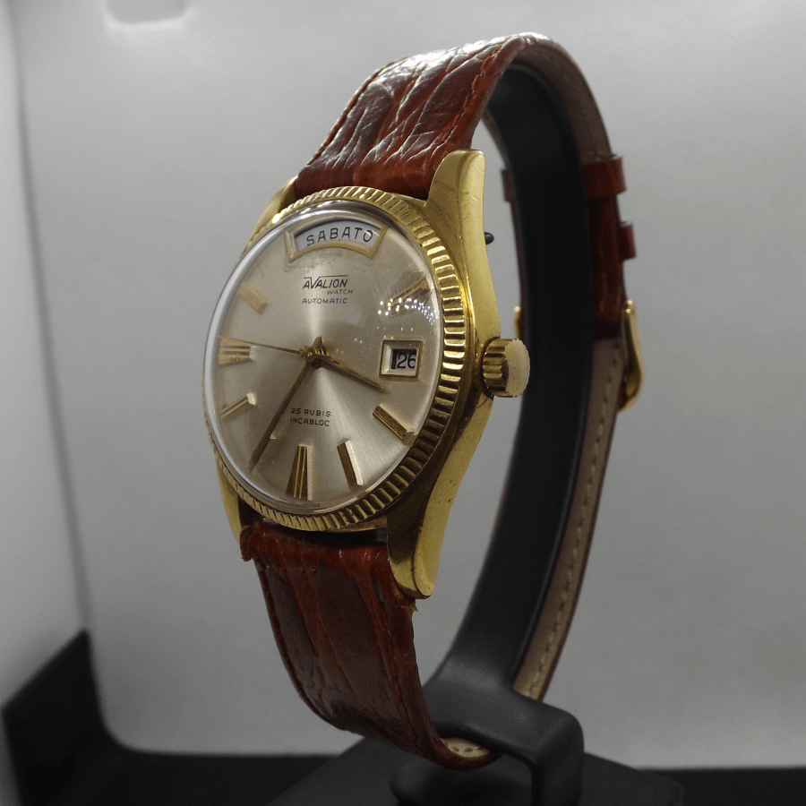 Avalion Day-Date Automatico con Ghiera Zigrinata e Quadrante Argento