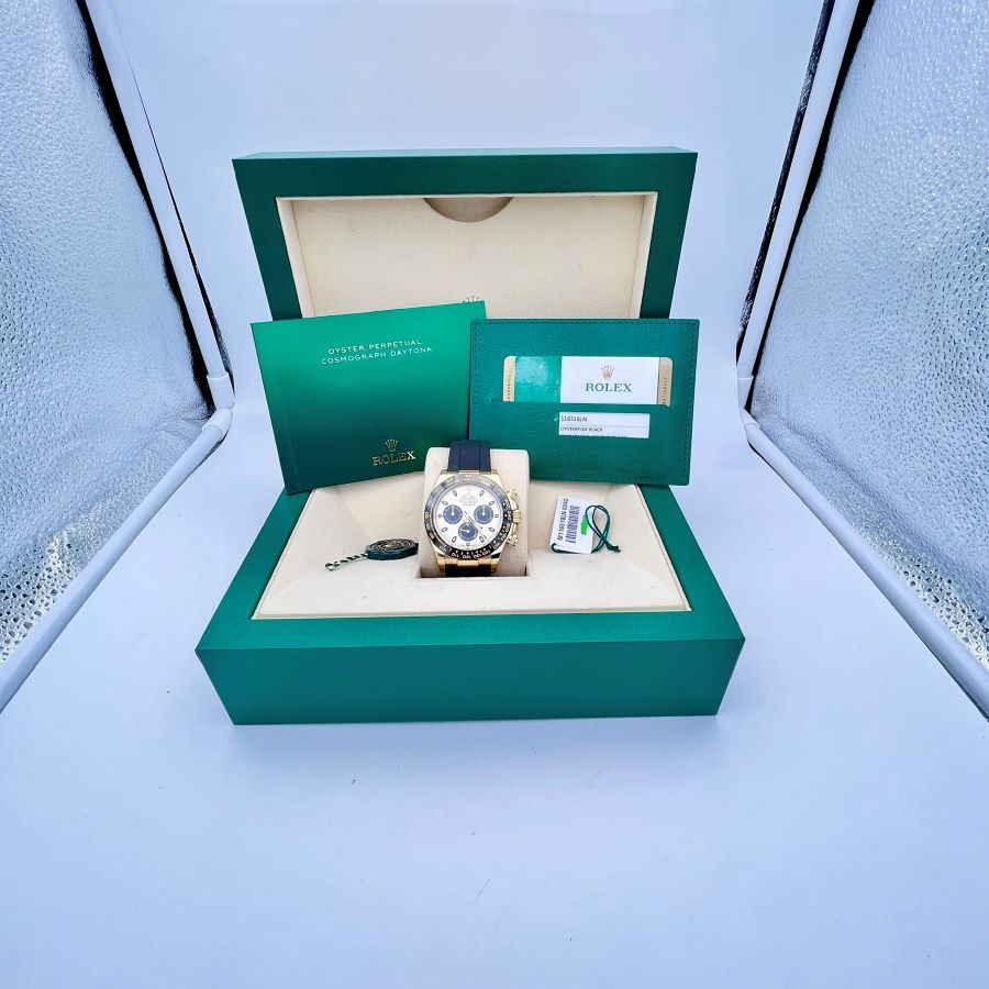Rolex Daytona "Pikachu" 116518LN in Oro Giallo con Quadrante Sundust e Bracciale Oysterflex