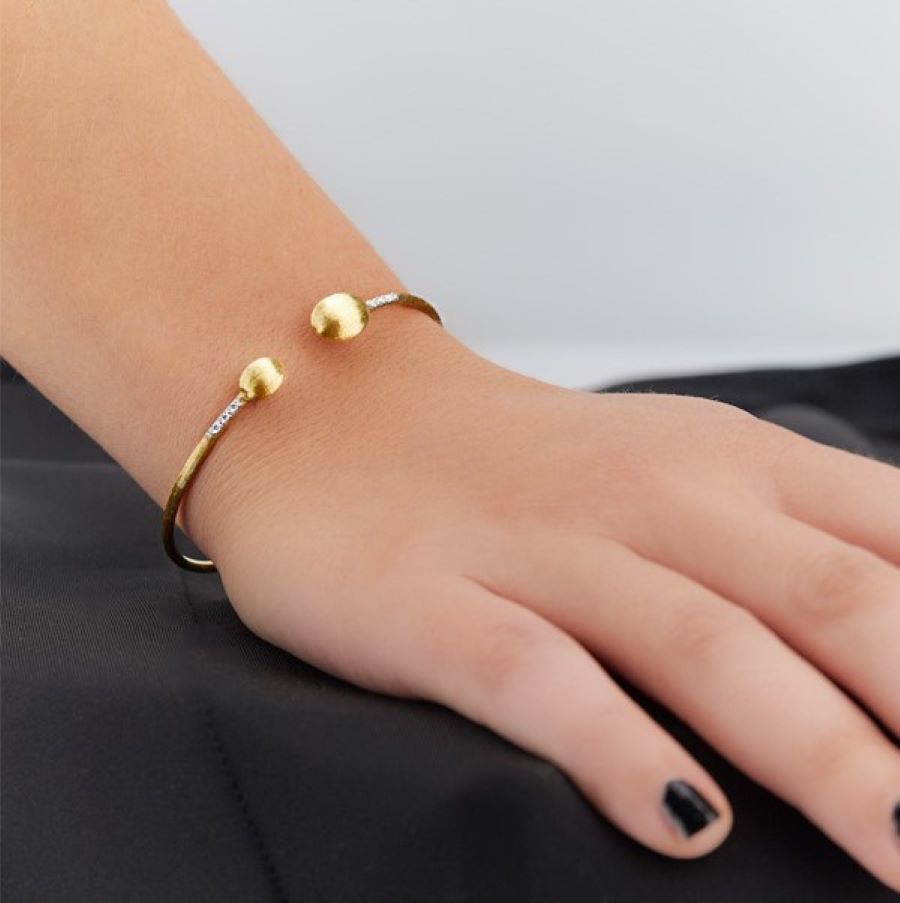 Bracciale a Schiava Dancing Elite inciso a mano in oro bianco 18k e diamanti