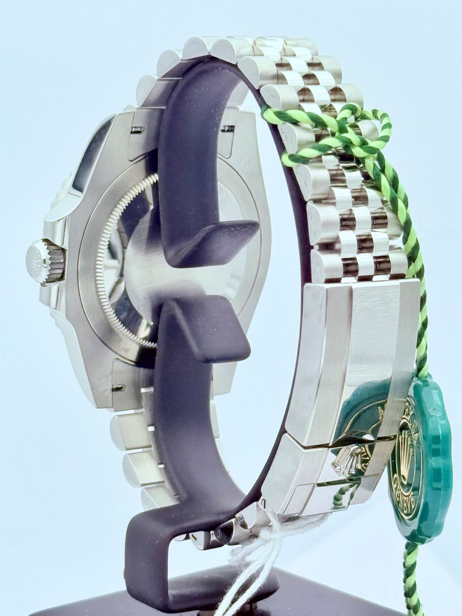 Rolex Oyster Perpetual GMT-Master II 126710BLRO "Pepsi"