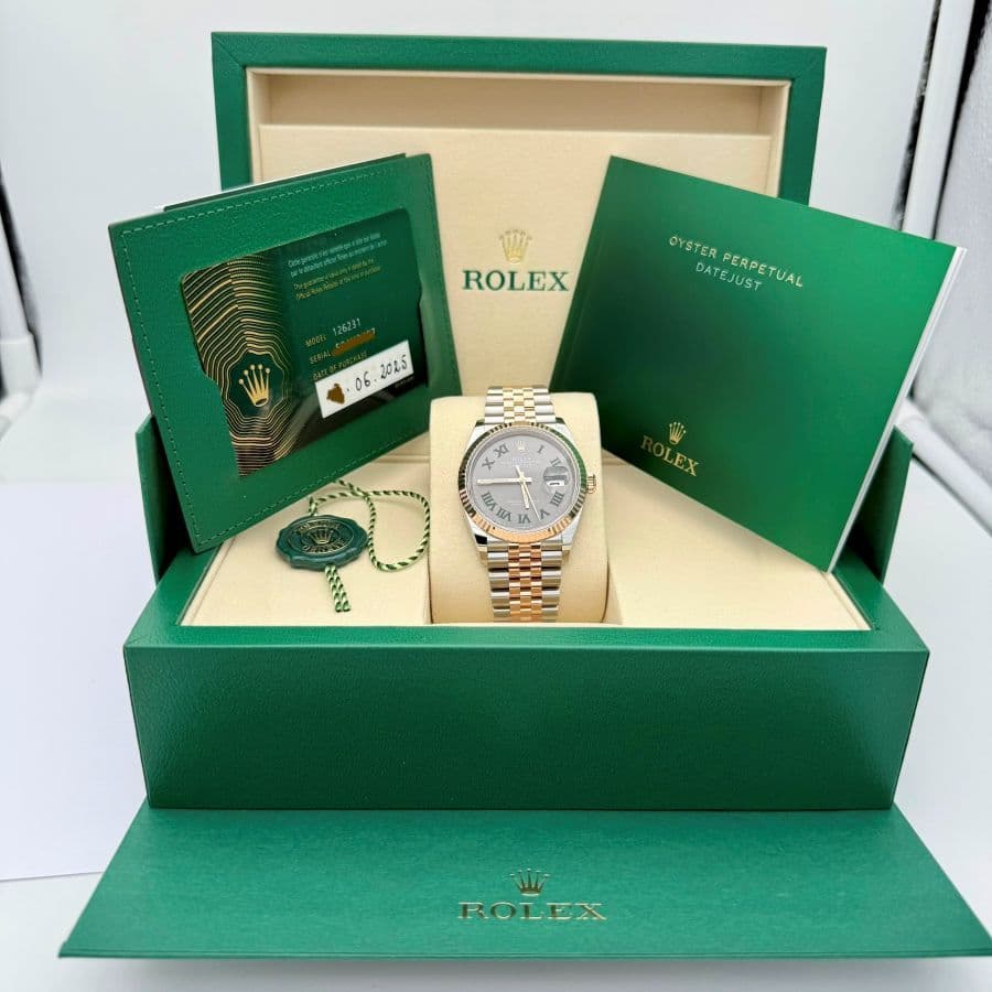 Rolex Datejust 36 Wimbledon con quadrante grigio ardesia e numeri romani verdi, in Rolesor Everose e bracciale Jubilee