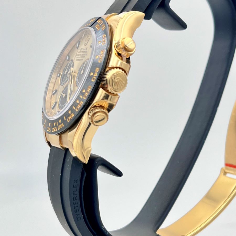 Rolex Daytona "Pikachu" 116518LN in Oro Giallo con Quadrante Sundust e Bracciale Oysterflex