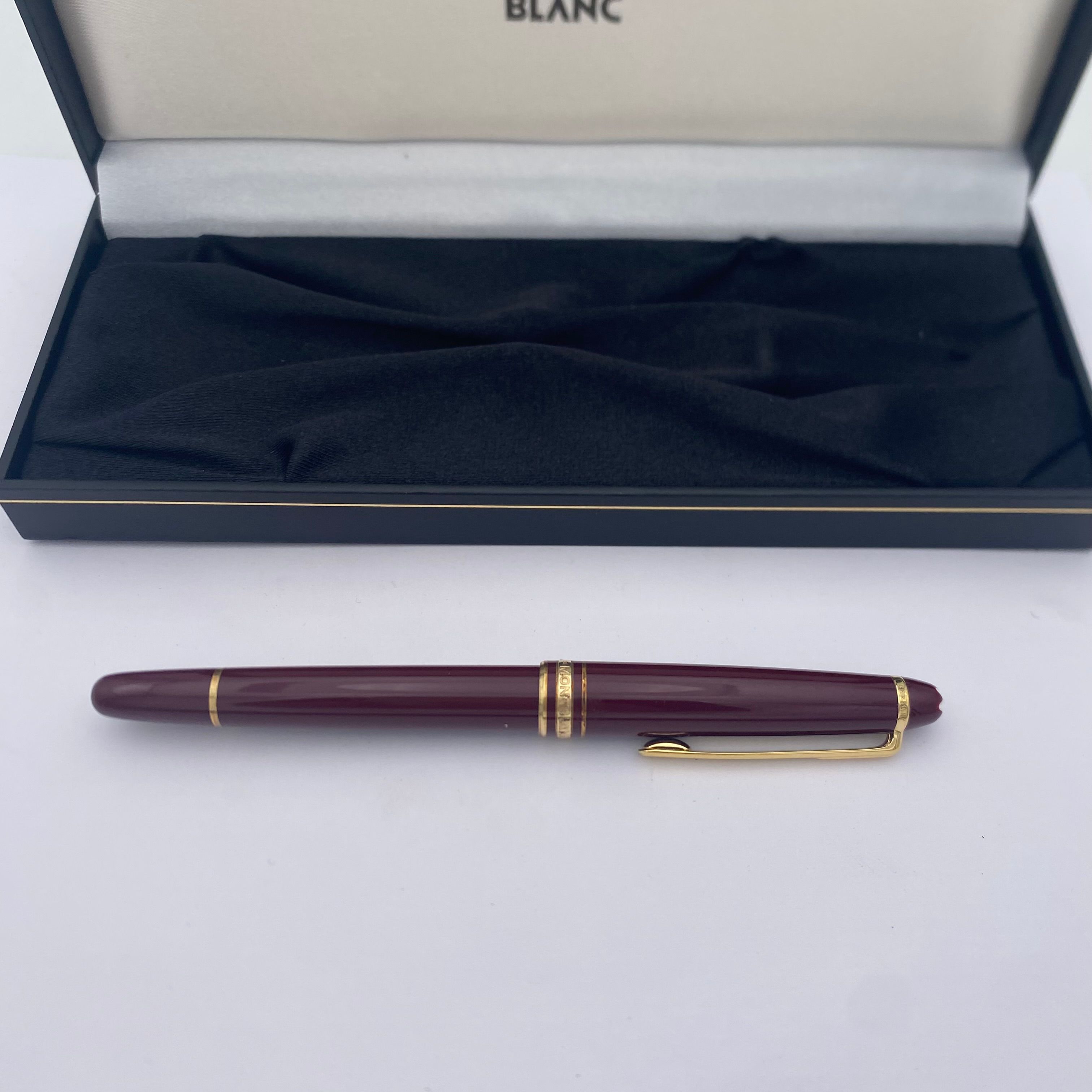 Montblanc Meisterstück Classique Penna Stilografica in Resina Pregiata Bordeaux