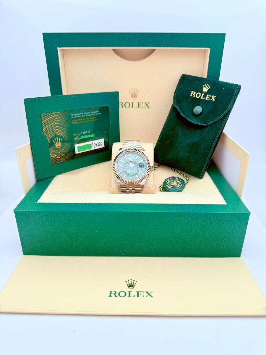 Rolex Sky-Dweller Oyster, 42 mm, Oystersteel e oro bianco con quadrante verde menta e bracciale Jubilee