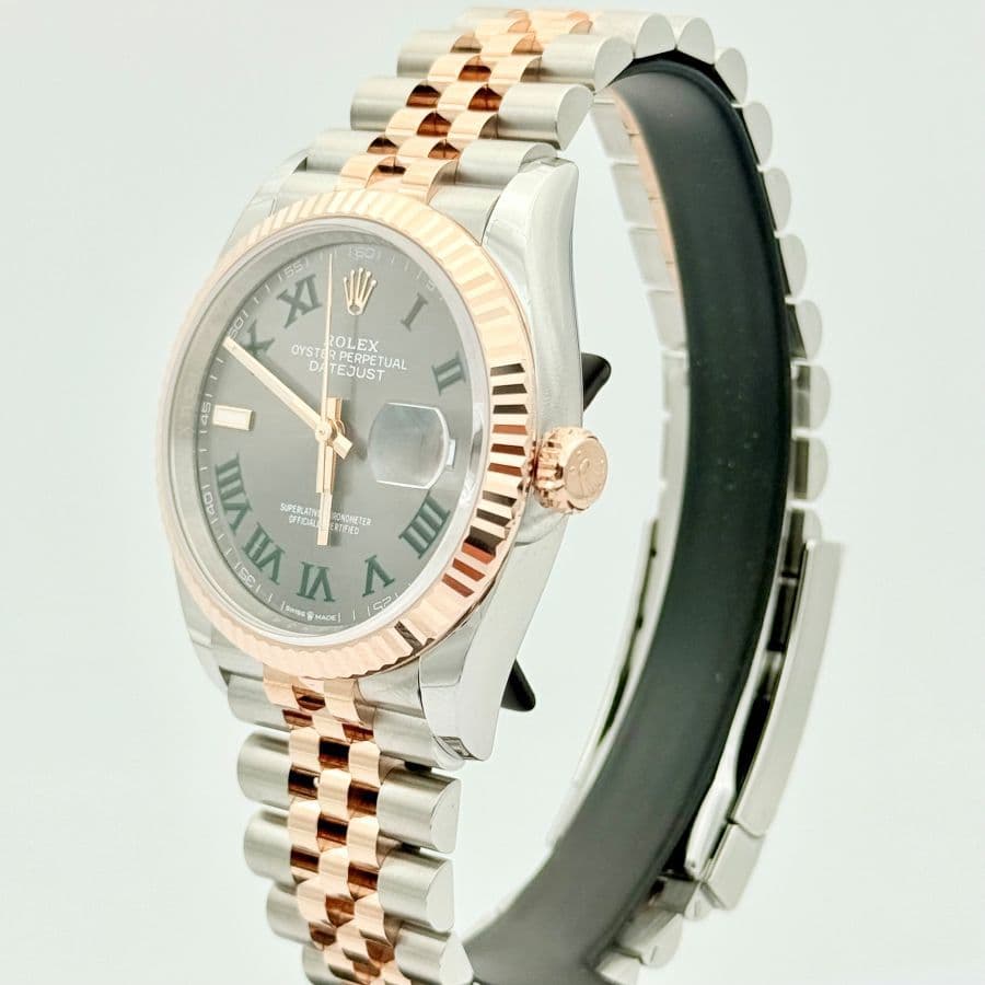 Rolex Datejust 36 Wimbledon con quadrante grigio ardesia e numeri romani verdi, in Rolesor Everose e bracciale Jubilee