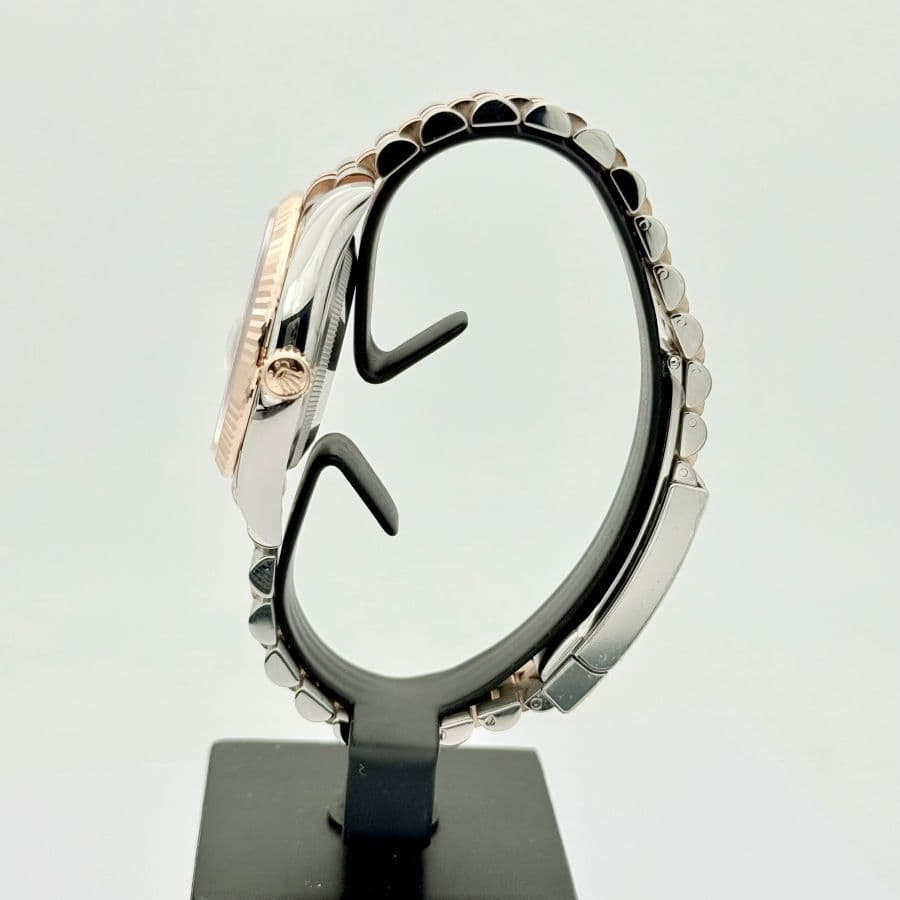 Rolex Datejust 36 Wimbledon con quadrante grigio ardesia e numeri romani verdi, in Rolesor Everose e bracciale Jubilee