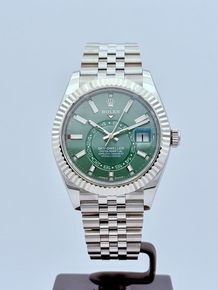 Rolex Sky-Dweller Oyster, 42 mm, Oystersteel e oro bianco con quadrante verde menta e bracciale Jubilee