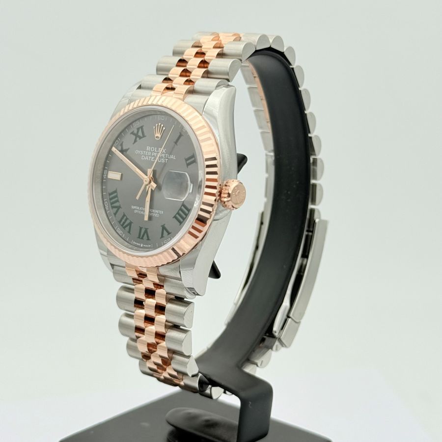 Rolex Datejust 36 Wimbledon con quadrante grigio ardesia e numeri romani verdi, in Rolesor Everose e bracciale Jubilee