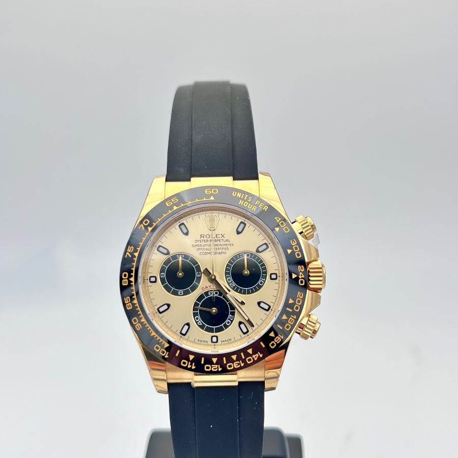 Rolex Daytona "Pikachu" 116518LN in Oro Giallo con Quadrante Sundust e Bracciale Oysterflex