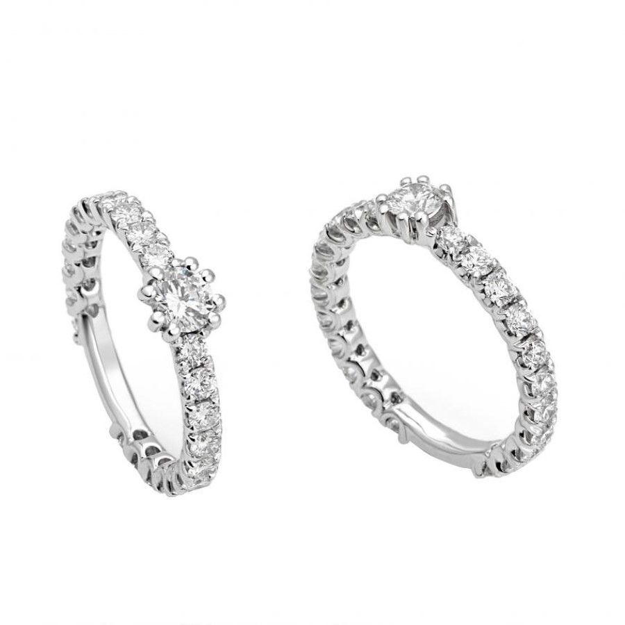 Anello Solitario in Oro Bianco 18k con Diamante Centrale e Contorno di Diamanti