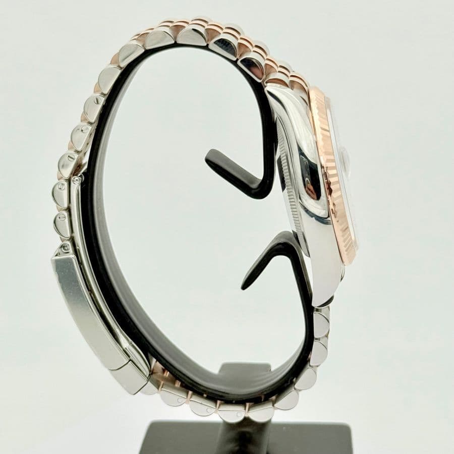 Rolex Datejust 36 Wimbledon con quadrante grigio ardesia e numeri romani verdi, in Rolesor Everose e bracciale Jubilee