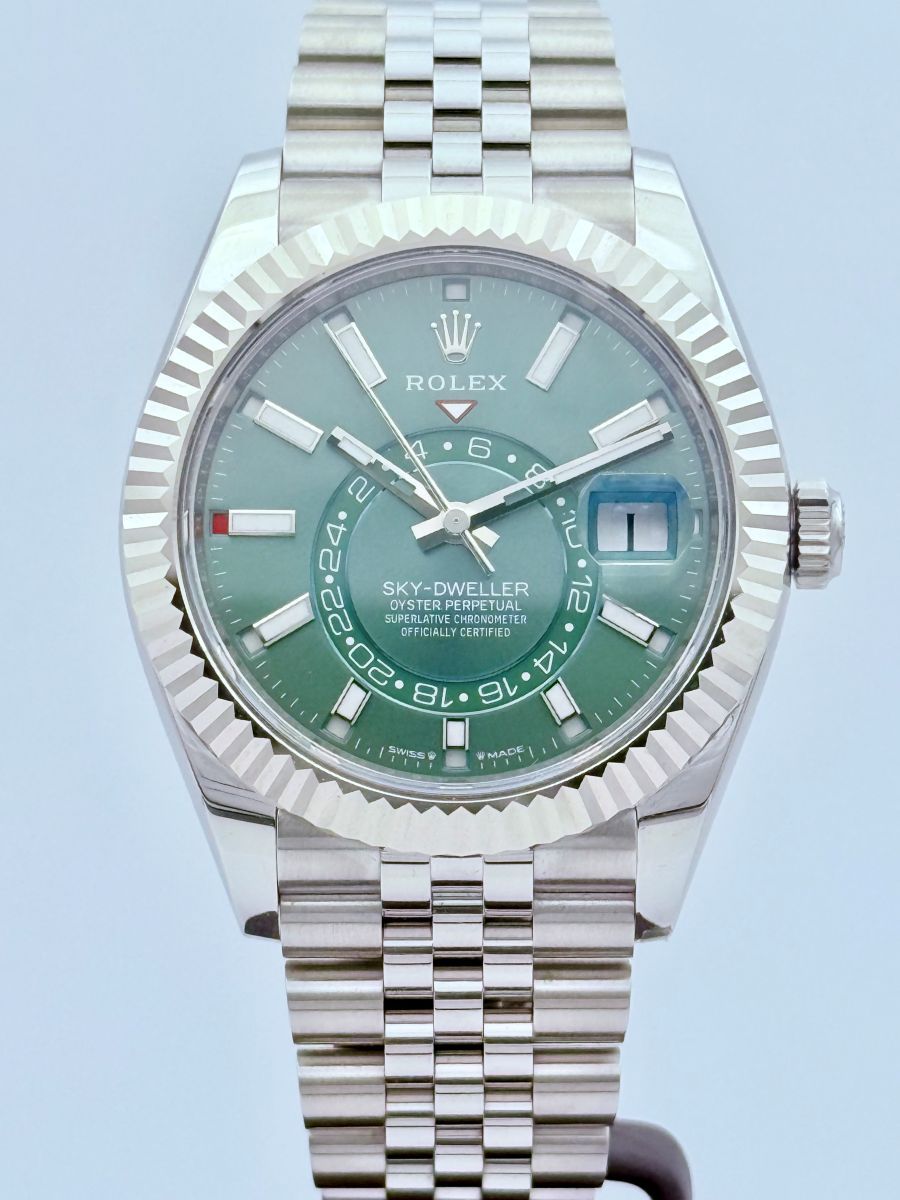 Rolex Sky-Dweller Oyster, 42 mm, Oystersteel e oro bianco con quadrante verde menta e bracciale Jubilee