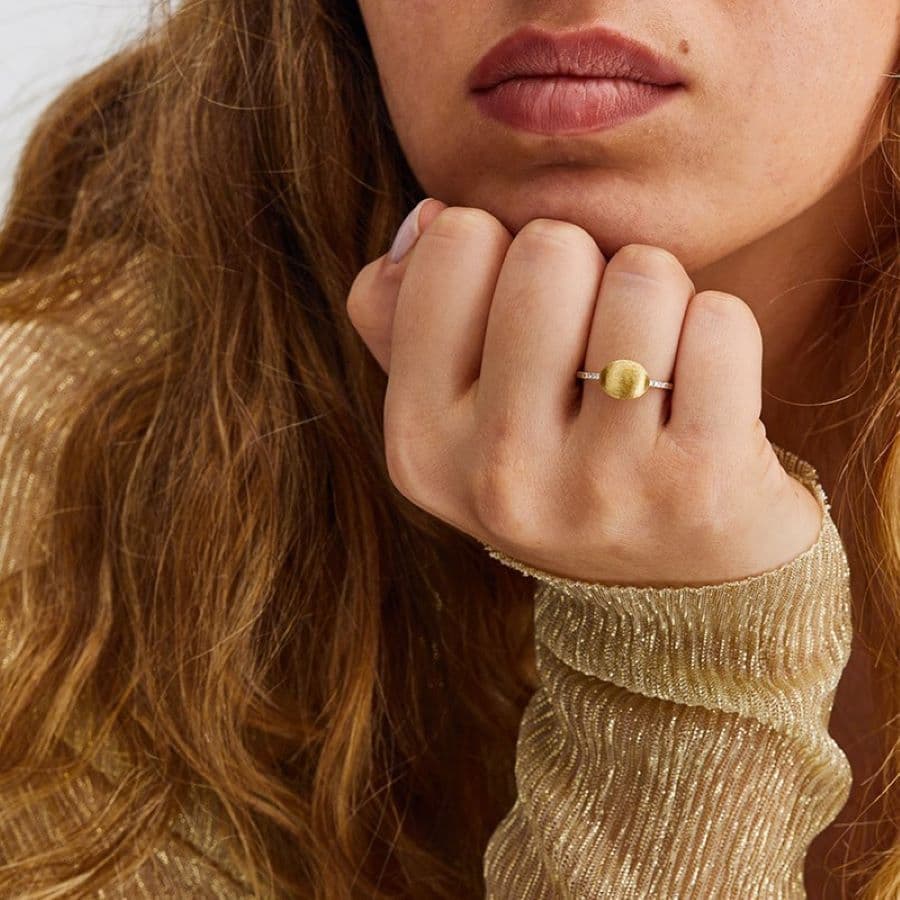 Anello "Dancing Élite" con Boule in Oro Incisa a Mano e Pavé di Diamanti (Piccolo)