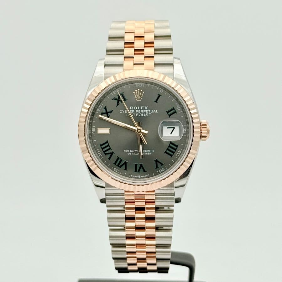 Rolex Datejust 36 Wimbledon con quadrante grigio ardesia e numeri romani verdi, in Rolesor Everose e bracciale Jubilee
