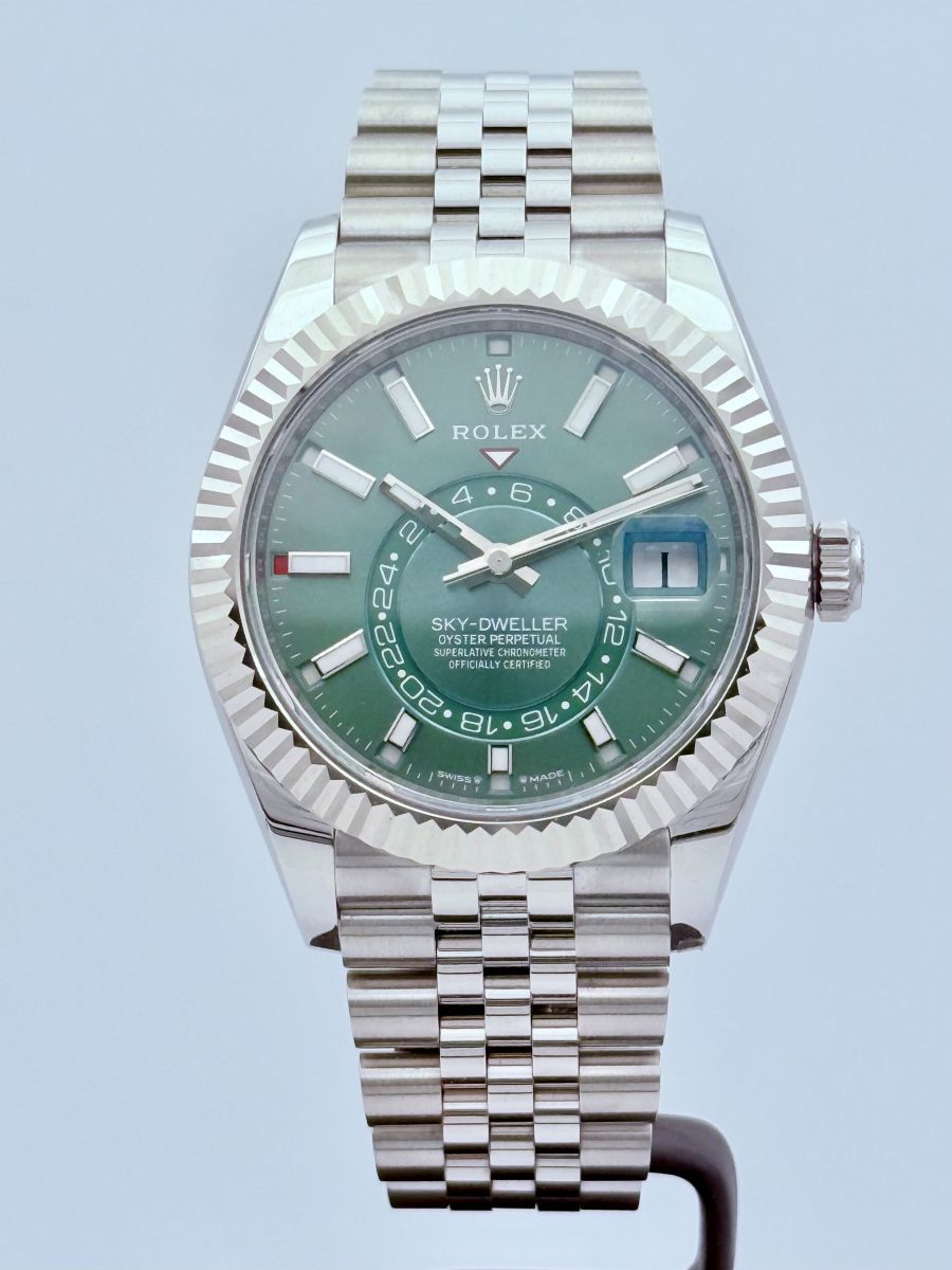 Rolex Sky-Dweller Oyster, 42 mm, Oystersteel e oro bianco con quadrante verde menta e bracciale Jubilee